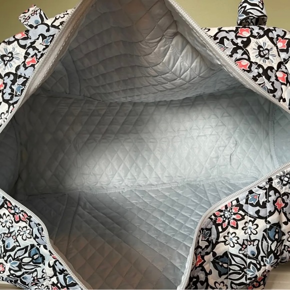 Brand New with Tags Vera Bradley Large Traveler Duffel - Picture 5 of 8